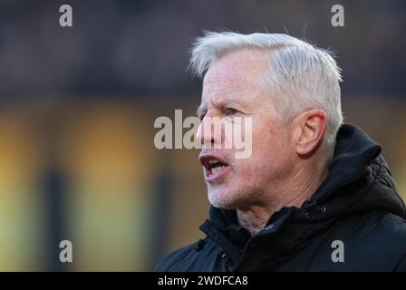 Dresden, Deutschland. Januar 2024. Fußball: 3. Liga, SG Dynamo Dresden - SV Sandhausen, Spieltag 21, Rudolf-Harbig-Stadion. Sandhausener Trainer Jens Keller ist auf der Touchline. Robert Michael/dpa/Alamy Live News Stockfoto