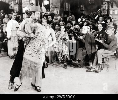 Rudolph Valentino, Filmszene, Tanz in einem Restaurant - aus den vier Reitern der Apokalypse, 1921 Stockfoto