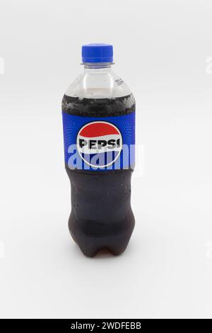 Los Angeles, CA - 20. Januar 2024: Flasche pepsi mit Tau Stockfoto