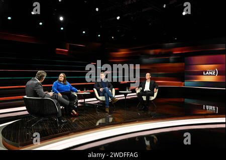 Talkrunde bei Markus Lanz , ZDF 01/24 her Markus Lanz, Ricarda lang, Michael Bröcker und Adrian Geiges v. li. Änd. 16. Januar 2024 in Markus Lanz , ZDF TV Fernsehen Talkshow Talk Show Deutschland deutsch deutscher deutscher Frau Mann Politikerin Politik Bündnis 90/die Grünen Bundesvorsitzenden Grüne Moderator Moderation Autor Fotografie Fotograf Journalist Journalismus Schriftsteller deutsche Politikerin Autorin Autorin Gastgeberin Journalismus Fotografin quer ganz sitzend zuhörend *** Talk Round bei Markus Lanz , ZDF 01 24 Sie Markus Lanz, Ricarda lang, Michael Bröcker und Adrian Geige Stockfoto