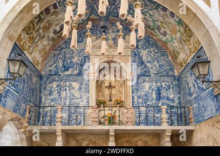 Blick auf Porta da Vila, den Haupteingang der mittelalterlichen Stadt Obidos, Portugal Stockfoto