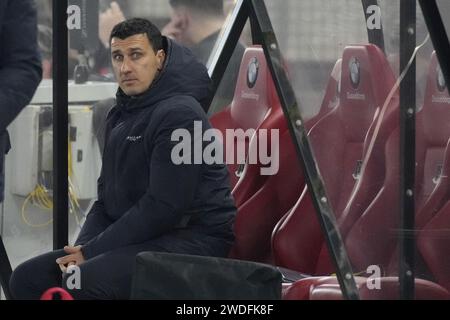 Alkmaar, Niederlande. Januar 2024. ALKMAAR, 20-01-2024, AFAS-Stadion, Saison 2023/2024, niederländischer Eredivisie Football zwischen AZ und PEC Zwolle, AZ-Trainer Maarten Martens Credit: Pro Shots/Alamy Live News Stockfoto