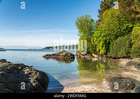 Blick über Esquimalt Harbour von Royal View, Victoria, Vancouver Island, British Columbia, Kanada. Stockfoto