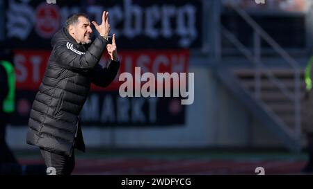 Nürnberg, Deutschland. Januar 2024. Trainer Cristian Fiel (1.FC Nürnberg), 20.01.2024, Fussball, 2. Bundesliga, 1. FC N?rnberg - F.C. Hansa Rostock, GER, Nürnberg, Max-Morlock-Stadion, DFL-VORSCHRIFTEN VERBIETEN DIE VERWENDUNG VON FOTOGRAFIEN ALS BILDSEQUENZEN UND/ODER QUASI-VIDEO. Quelle: dpa/Alamy Live News Stockfoto