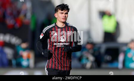 Nürnberg, Deutschland. Januar 2024. CAN Uzun (1.FC Nürnberg, 42). 20.01.2024, Fussball, 2. Bundesliga, 1. FC N?rnberg - F.C. Hansa Rostock, GER, Nürnberg, Max-Morlock-Stadion, DFL-VORSCHRIFTEN VERBIETEN DIE VERWENDUNG VON FOTOGRAFIEN ALS BILDSEQUENZEN UND/ODER QUASI-VIDEO. Quelle: dpa/Alamy Live News Stockfoto