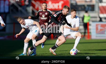 Nürnberg, Deutschland. Januar 2024. v. l. Kai Proeger (FC Hansa Rostock, 9) und Jannes Horn (1.FC Nürnberg, 38). 20.01.2024, Fussball, 2. Bundesliga, 1. FC N?rnberg - F.C. Hansa Rostock, GER, Nürnberg, Max-Morlock-Stadion, DFL-VORSCHRIFTEN VERBIETEN DIE VERWENDUNG VON FOTOGRAFIEN ALS BILDSEQUENZEN UND/ODER QUASI-VIDEO. Quelle: dpa/Alamy Live News Stockfoto