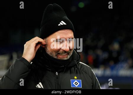 Gelsenkirchen, Deutschland. Januar 2024. Gelsenkirchen, Deutschland, 2024-1-20, Veltins Arena, 2. Bundesliga: FC Schalke 04 - Hamburger SV Bild: Cheftrainer Tim Walter (Hamburger SV) schaut/DFB/DFL DIE VERWENDUNG VON FOTOGRAFIEN ALS BILDSEQUENZEN UND/ODER QUASI-VIDEO ist VERBOTEN. Quelle: dpa/Alamy Live News Stockfoto