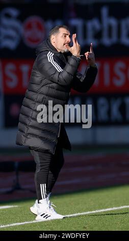 Nürnberg, Deutschland. Januar 2024. Trainer Cristian Fiel (1.FC Nürnberg), 20.01.2024, Fussball, 2. Bundesliga, 1. FC N?rnberg - F.C. Hansa Rostock, GER, Nürnberg, Max-Morlock-Stadion, DFL-VORSCHRIFTEN VERBIETEN DIE VERWENDUNG VON FOTOGRAFIEN ALS BILDSEQUENZEN UND/ODER QUASI-VIDEO. Quelle: dpa/Alamy Live News Stockfoto