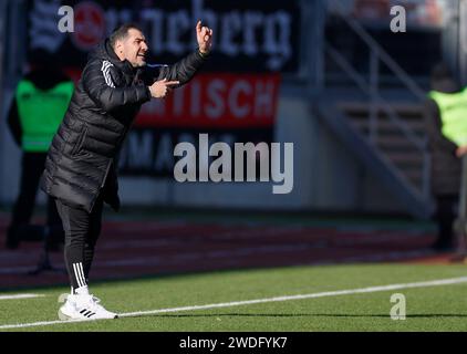 Nürnberg, Deutschland. Januar 2024. Trainer Cristian Fiel (1.FC Nürnberg), 20.01.2024, Fussball, 2. Bundesliga, 1. FC N?rnberg - F.C. Hansa Rostock, GER, Nürnberg, Max-Morlock-Stadion, DFL-VORSCHRIFTEN VERBIETEN DIE VERWENDUNG VON FOTOGRAFIEN ALS BILDSEQUENZEN UND/ODER QUASI-VIDEO. Quelle: dpa/Alamy Live News Stockfoto