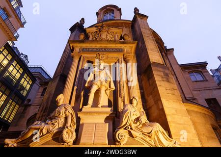 Monument für Admiral Gaspard de Coligny in der Apsis des Oratoire protestant Church im 1. Bezirk von Paris. Stockfoto