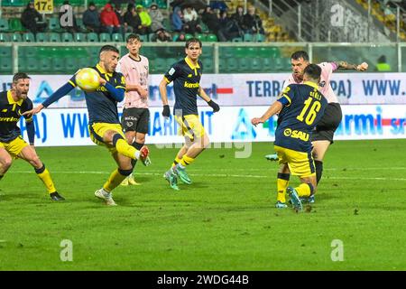 Palermo, Italien. Januar 2024. Matteo Brunori (Palermo F.C.) während des italienischen Serie BKT-Spiels zwischen Palermo F.C. und Modena F.C. 2018 am 20. Januar 2024 im Renzo Barbera Stadion in Palermo (Italien) Credit: Independent Photo Agency/Alamy Live News Stockfoto