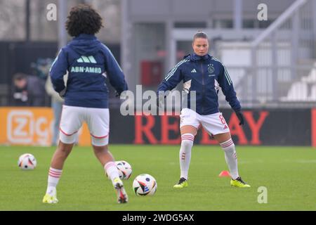 Amsterdam, Niederlande. Januar 2024. AMSTERDAM, NIEDERLANDE - 20. JANUAR: Sherida Spitse vom AFC Ajax wärmt sich während des Azerion Vrouwen Eredivisie Spiels zwischen Ajax und Excelsior am 20. Januar 2024 im Sportpark de toekomst in Amsterdam auf. (Foto von Jan Mulder/Orange Pictures) Credit: Orange Pics BV/Alamy Live News Stockfoto