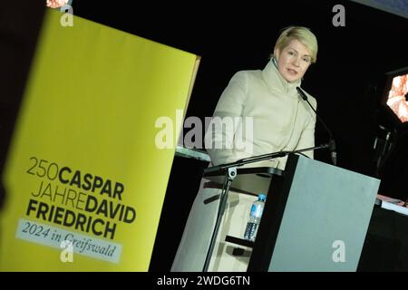 20. Januar 2024, Mecklenburg-Vorpommern, Greifswald: Manuela Schwesig (SPD), Ministerpräsidentin Mecklenburg-Vorpommerns, spricht anlässlich der Eröffnung des Caspar David Friedrich Jubiläumsjahres 2024 in St. Nikolai Kathedrale. Am Samstagabend eröffnete die Stadt Greifswald ihr Jubiläumsjahr für Caspar David Friedrich (1774-1840) mit einer Feier in St. Nikolai Kathedrale. Der Maler ist einer der berühmtesten Söhne der Universitätsstadt. Der Dom ist Friedrichs Taufkirche - er wäre 2024 250 Jahre alt gewesen. Friedrich gilt als der bedeutendste Künstler des deutschen Romans Stockfoto