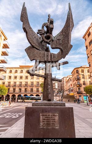 Salamanca, Spanien – 20. Februar 2022: Die Plaza Mayor of Salamanca ist ein urbaner Raum, der als Hauptplatz erbaut wurde und im Laufe der Zeit zum Zentrum der sozialen Gesellschaft geworden ist Stockfoto