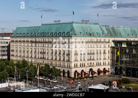 Blick auf das Hotel Adlon Kempinski Berlin am Pariser Platz Stockfoto