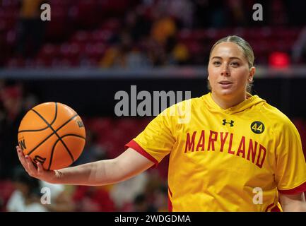 College Park, USA. Januar 2024. COLLEGE PARK, MD: - 20. JANUAR: Der Maryland Terrapins Guard Faith Masonius (13) wärmt sich vor einem Basketballspiel zwischen den Maryland Terrapins und den Illinois Fighting Illini im Xfinity Center in College Park, Maryland am 20. Januar 2024 auf. (Foto: Tony Quinn/SipaUSA) Credit: SIPA USA/Alamy Live News Stockfoto