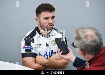 Wakefield, England – 19. Januar 2024 – Widnes Vikings Jack Owens spricht mit den Medien. Rugby League Championship, League One & 1895 Cup. Staffel Launch und Media Day im DIY Kitchens Stadium, Wakefield, UK Dean Williams Stockfoto