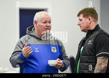 Wakefield, England – 19. Januar 2024 – Carl Hall, CEO von Doncaster und Widnes Head Coach Alan Coleman. Rugby League Championship, League One & 1895 Cup. Staffel Launch und Media Day im DIY Kitchens Stadium, Wakefield, UK Dean Williams Stockfoto