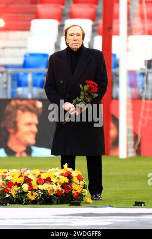 Günter Netzer bei der Gedenkfeier für Franz Beckenbauer in der Allianz Arena. München, 19.01.2024 *** Günter Netzer bei der Gedenkfeier für Franz Beckenbauer in der Allianz Arena in München, 19 01 2024 Foto:XM.xWehnertx/xFuturexImagex beckenbauer gedenken 4149 Stockfoto