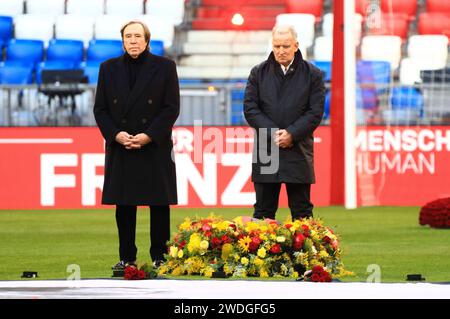 Günter Netzer und Karl-Heinz Körbel bei der Gedenkfeier für Franz Beckenbauer in der Allianz Arena. München, 19.01.2024 *** Günter Netzer und Karl Heinz Körbel bei der Gedenkfeier für Franz Beckenbauer in der Allianz Arena in München, 19 01 2024 Foto:XM.xWehnertx/xFuturexImagex beckenbauer gedenken 4151 Stockfoto