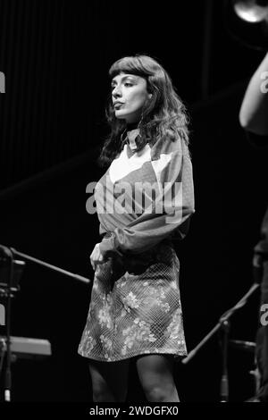 Madrid, Spanien. Januar 2024. Die Sängerin Maria de Juan während eines Auftritts beim Inverfest 2024 im Conde Duque am 20. Januar 2024 in Madrid, Spanien. (Foto: Oscar Gonzalez/SIPA USA) (Foto: Oscar Gonzalez/SIPA USA) Credit: SIPA USA/Alamy Live News Stockfoto