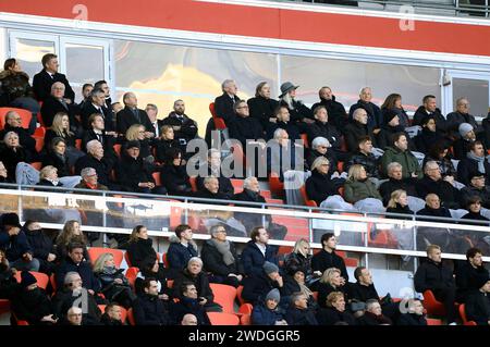 Die Gästetribüne mit Frank-Walter Steinmeier, Herbert Hainer, Olaf Scholz, Joel Beckenbauer, Heidi Beckenbauer, Francesca Beckenbauer, Paul Breitner, Rudi Völler, Günter Netzer, Olaf Thon, Edmund Stoiber, Hans-Joachim Watzke, Berti Vogts, Nancy Faeser, Bernd Neuendorf, Gianni Infantino, Dieter Reiter, Lars Klingbeil, Lothar Matthäus, Dorothee Bär, Felix Magath und Joachim Löw bei der Gedenkfeier für Franz Beckenbauer in der Allianz Arena. München, 19.01.2024 *** die Gasttribüne mit Frank Walter Steinmeier, Herbert Hainer, Olaf Scholz, Joel Beckenbauer, Heidi Beckenbauer, Francesca Becken Stockfoto