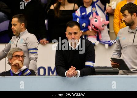 Porto, Portugal. Januar 2024. Porto, 01/20/2024 - der Futebol Clube do Porto veranstaltete heute Nachmittag den Famalicense Atlético Clube in der Pavilhão do Dragão Arena, in einem Spiel, das für die 14. Reise - nationale Roller Hockey Meisterschaft - 2023/2024 zählt. Ricardo Ares, Trainer des FC Porto. (José Carmo/Global Imagens) Credit: Atlantico Press/Alamy Live News Stockfoto