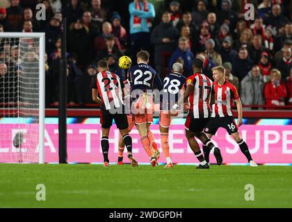 Brentford, London, Großbritannien. Januar 2024; Gtech Community Stadium, Brentford, London, England; Premier League Football, Brentford gegen Nottingham Forest; Danilo aus Nottingham Forest schießt und erzielt sein Team in der 3. Minute 1. Tor und schafft es 0-1 Credit: Action Plus Sports Images/Alamy Live News Stockfoto