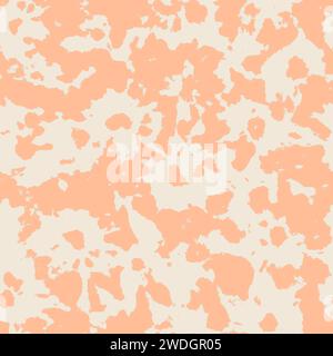 Nahtloses Shibori-Blumenmuster in Bindefarbe. Pfirsich Fuzz Farbe Hand bemalt Blumen ornamentale Elemente auf weißem Hintergrund. Abstrakte Textur. Drucken für tex Stockfoto