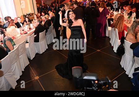 München, Deutschland. Januar 2024. Schauspielerin Viktoria Lauterbach feiert beim 48. Deutschen Filmball im Hotel Bayerischer Hof. Der Deutsche Filmball findet erstmals nach der Corona-Pause wieder statt, Credit: Felix Hörhager/dpa/Alamy Live News Stockfoto