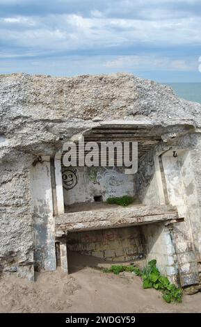 Smiley Gesicht Graffiti auf den Ruinen der nördlichen Festungen von Liepaja, Lettland an der Ostsee Stockfoto