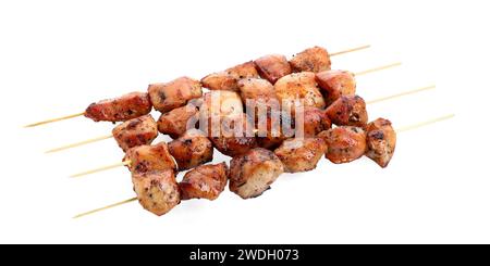 Köstliche frische Shish Kebabs isoliert auf weiß Stockfoto