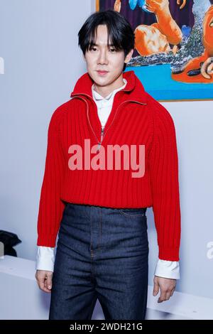 Paris, Frankreich. Januar 2024. Yoo Yeon-seok besucht LOEWE Herbst/Winter 2024-2025 Laufsteg während der Paris Fashion Week Herrenmode am 2024. Januar in Paris; Frankreich 20/01/2024 Credit: dpa/Alamy Live News Stockfoto