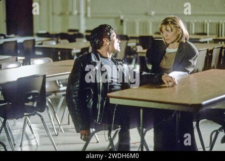 ERSCHEINUNGSDATUM: 11. August 1995. TITEL: Gefährliche Köpfe. STUDIO: Hollywood Pictures. REGIE: John N. Smith. Eine ehemalige Marine, die zur Lehrerin geworden ist, kämpft um Kontakt zu ihren Schülern in einer innerstädtischen Schule. Die HAUPTROLLE: MICHELLE PFEIFFER als Hollywood Pictures. (Credit Image: © Hollywood Pictures/Entertainment Pictures/ZUMAPRESS.com) NUR REDAKTIONELLE VERWENDUNG! Nicht für kommerzielle ZWECKE! Stockfoto