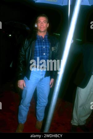 Los Angeles, Kalifornien, USA 5. Dezember 1996 Schauspieler Jean-Claude Van Damme besucht Universal Pictures Daylight Premiere im Mann Chinese Theatre am 5. Dezember 1996 in Los Angeles, Kalifornien, USA. Foto: Barry King/Alamy Stock Photo Stockfoto