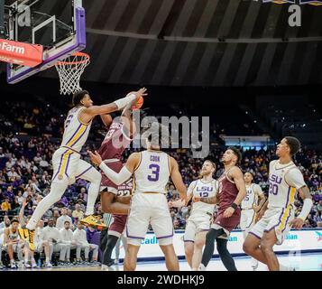 Baton Rouge, Louisiana, USA. Januar 2024. 20. Januar 2024 – Baton Rouge, LA, USA – JORDAN WRIGHT (6) verteidigt den Stürmer von Texas A&M Aggies SOLOMON WASHINGTON (13) während des Spiels zwischen Texas A&M Aggies und den LSU Tigers im Pete Maravich Assembly Center in Baton Rouge, Louisiana. (Credit Image: © Jerome Hicks/ZUMA Press Wire) NUR REDAKTIONELLE VERWENDUNG! Nicht für kommerzielle ZWECKE! Stockfoto