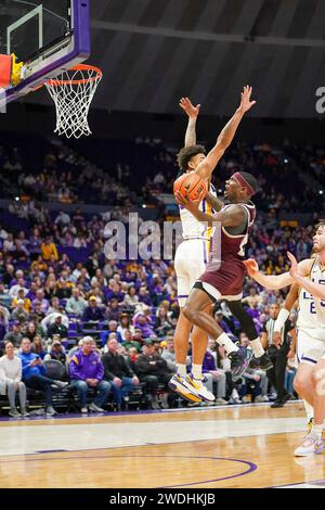 Baton Rouge, Louisiana, USA. Januar 2024. 20. Januar 2024 – Baton Rouge, LA, USA – Texas A&M Aggies Wächter TYRECE RADFORD (23) fährt zum Korb über LSU Tigers Forward JALEN REED (13) während des Spiels zwischen Texas A&M Aggies und den LSU Tigers im Pete Maravich Assembly Center in Baton Rouge, Louisiana. (Credit Image: © Jerome Hicks/ZUMA Press Wire) NUR REDAKTIONELLE VERWENDUNG! Nicht für kommerzielle ZWECKE! Stockfoto