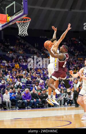 Baton Rouge, Louisiana, USA. Januar 2024. 20. Januar 2024 – Baton Rouge, LA, USA – Texas A&M Aggies Wächter TYRECE RADFORD (23) fährt zum Korb über LSU Tigers Forward JALEN REED (13) während des Spiels zwischen Texas A&M Aggies und den LSU Tigers im Pete Maravich Assembly Center in Baton Rouge, Louisiana. (Credit Image: © Jerome Hicks/ZUMA Press Wire) NUR REDAKTIONELLE VERWENDUNG! Nicht für kommerzielle ZWECKE! Stockfoto