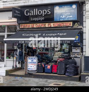 Gallops Touristen Geldwechsel und Gepäckgeschäft, South Kensington, London Großbritannien Stockfoto