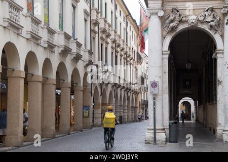 Corso Andrea Palladio im historischen Zentrum von Vicenza, Provinz Vicenza, Veneto, Italien© Wojciech Strozyk / Alamy Stock Photo *** Lokale Bildunterschrift *** Stockfoto