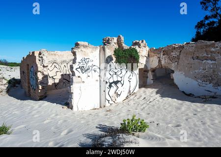 Ruinen der historischen alten Telegrafenstation, erbaut 1877, Eucla, Nullarbor Plain, Western Australia, WA, Australien Ruinen des historischen alten Telegraps Stockfoto