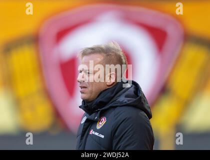 Dresden, Deutschland. Januar 2024. Fußball: 3. Liga, SG Dynamo Dresden - SV Sandhausen, Spieltag 21, Rudolf-Harbig-Stadion. Dynamo-Trainer Markus Anfang ist an der Touchline. Robert Michael/dpa/Alamy Live News Stockfoto