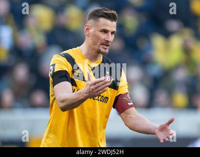 Dresden, Deutschland. Januar 2024. Fußball: 3. Liga, SG Dynamo Dresden - SV Sandhausen, Spieltag 21, Rudolf-Harbig-Stadion. Dynamos Stefan Kutschke gestikuliert. Robert Michael/dpa/Alamy Live News Stockfoto