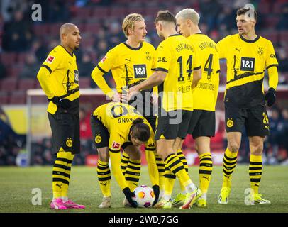 Köln, Deutschland. Januar 2024. Donyell Malen (BVB), Marcel Sabitzer (BVB), Julian Brandt (BVB), Niclas Füllkrug (BVB), Nico Schlotterbeck (BVB), Th Stockfoto