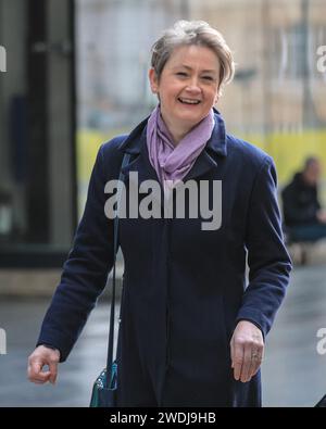 London, Großbritannien. Januar 2024. Yvette Cooper, Abgeordnete, Shadow Home Secretary, Labour Party, bei der BBC für "Sonntag mit Laura Kuenssberg" und Interviews. Quelle: Imageplotter/Alamy Live News Stockfoto