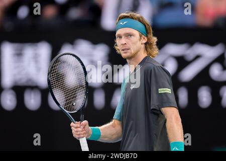 Melbourne, Australien. Januar 2024. 5. Seed ANDREY RUBLEV aus der Russischen Föderation in Aktion gegen den 10. Seed ALEX DE MINAUR aus Australien in der Rod Laver Arena in einem Spiel der 4. Runde der Männer Singles am 8. Tag der Australian Open 2024 in Melbourne, Australien. Sydney Low/Cal Sport Media/Alamy Live News Stockfoto