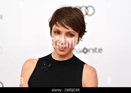 Julia KOSCHITZ Schauspielerin, Einzelbild,angeschnittenes Einzelmotiv,Portraet,Porträt,Porträt. 48.Deutscher Filmball, Roter Teppich, Roter Teppich, am 20.01.2024 im H o t e l B a y e r i s c h e r H o f, M u e n c h e n. Sven Simon Fotoagentur GmbH & Co. Pressefoto KG Prinzess-Luise-Str.. 41 45479 M u e l h e i m / R u h r Tel. 0208/9413250 Fax. 0208/9413260 GLS Bank BLZ 430 609 67 Kto. 4030 025 100 IBAN DE75 4306 0967 4030 0251 00 BIC GENODEM1GLS www.svensimon.net *** Julia KOSCHITZ Schauspielerin , Einzelbild,zugeschnittenes Einzelmotiv,Porträt,Porträt,Porträt,Porträt 48 Deutsche Filmkugel, Roter Teppich, Roter Teppich Stockfoto