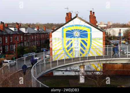 Leeds, Großbritannien. Januar 2024. Die Fans begeben sich vor dem Sky Bet Championship Match in der Elland Road, Leeds, auf den Weg zur Elland Road. Der Bildnachweis sollte lauten: Gary Oakley/Sportimage Credit: Sportimage Ltd/Alamy Live News Stockfoto