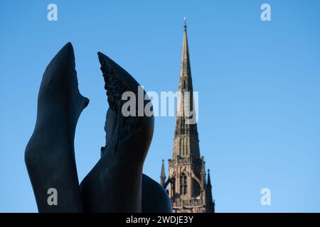 Alte Kathedrale und Phoenix Tree Skulptur, Coventry, West Midlands, England, Großbritannien Stockfoto