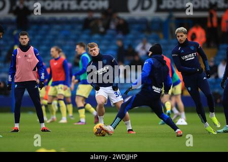 Leeds, Großbritannien. Januar 2024. Leeds Spieler wärmen sich auf, bevor sie am 21. Januar 2024 beim SKY Bet EFL Championship Match Leeds United FC gegen Preston North End FC in Elland Road, Leeds, England, Großbritannien starten. Credit: Every Second Media/Alamy Live News Stockfoto